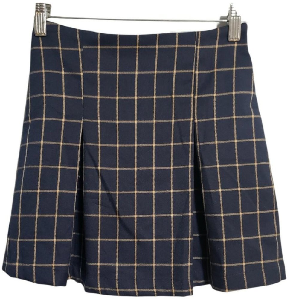 Y2k plaid skirt for the fall weather with boots